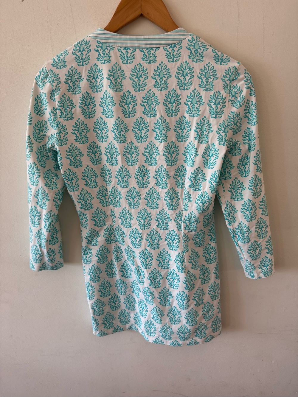 J. McLaughlin White and Turquoise Printed Henley Tunic, athletic material, XS - Picture 6 of 7